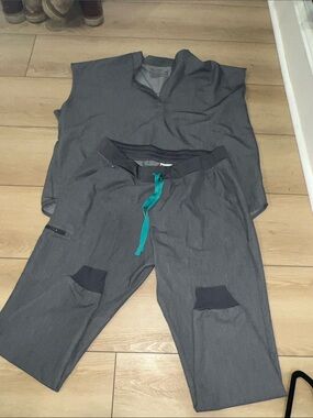 Figs Graphite Set- XXL Rafaela Top, XL Zamora Jogger